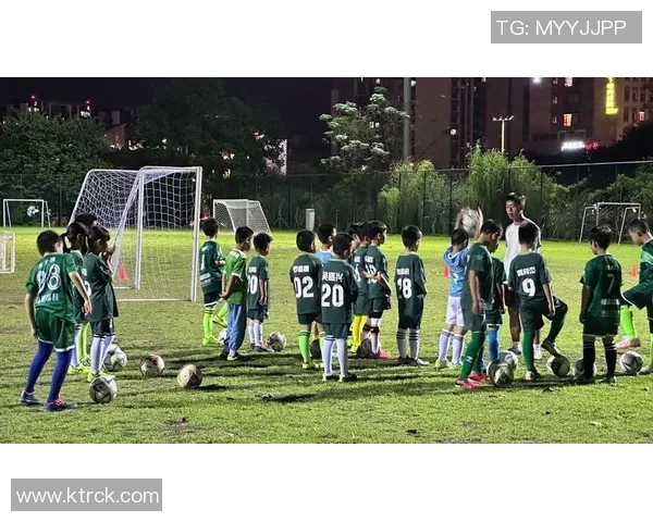 科斯塔的足球之路：从青训到国际赛场的辉煌历程与成就分析